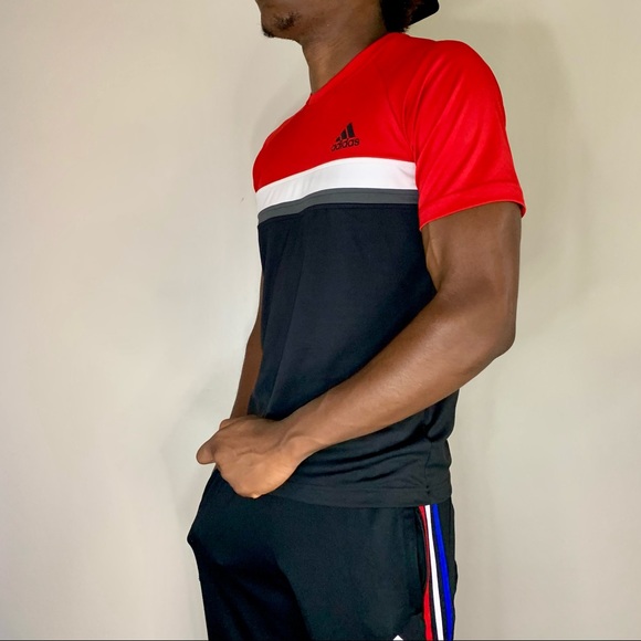 Adidas Causal T-Shirt - Picture 2 of 6